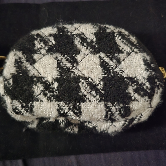 Black and White Tweed Coin Purse With Flower Charm - Picture 4 of 5